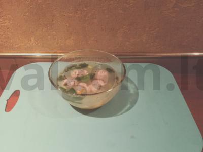 Sriuba su meatballs ir žolelėmis Žingsnis 2