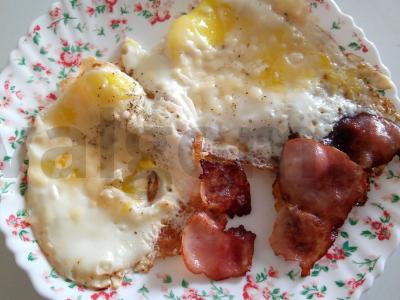 Kiaušinienė su bekonu ir sūriu „Sotūs“ pagrindine nuotrauka