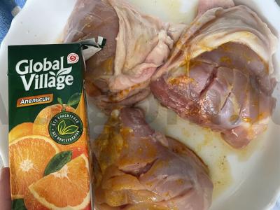 Orkaitėje kepti vištienos šlaunelės su ciberžole apelsinų sultyse Žingsnis 3