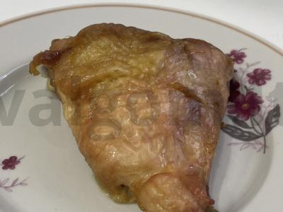 Orkaitėje kepti vištienos šlaunelės su ciberžole apelsinų sultyse pagrindine nuotrauka