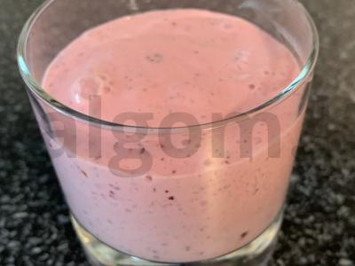 Ryžių dribsnių ir juodųjų serbentų smoothie Žingsnis 3