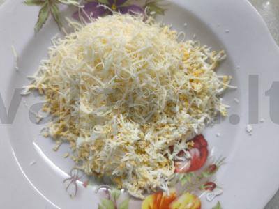 Užkandžių ritinėliai su kiaušiniu, sūriu ir česnaku Žingsnis 2