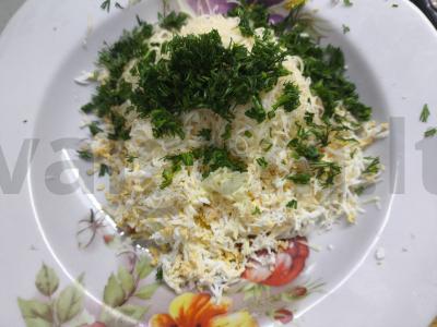 Užkandžių ritinėliai su kiaušiniu, sūriu ir česnaku Žingsnis 3