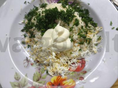 Užkandžių ritinėliai su kiaušiniu, sūriu ir česnaku Žingsnis 4