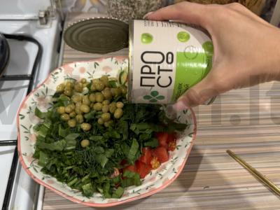 Daržovių salotas su žaliais žirneliais ir rūgštynėmis Žingsnis 3