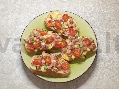 Brusketa su skania įdaru pagrindine nuotrauka