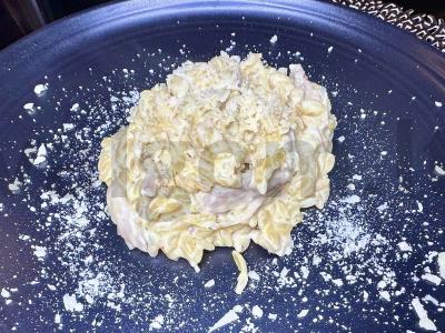 Orzo makaronai su vištiena sūrio padaže pagrindine nuotrauka