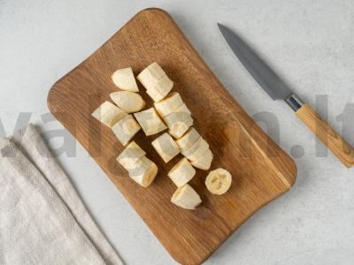 Smuzi su kanapių sėklomis, špinatais ir bananais Žingsnis 1