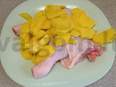 Vištienos šlaunelės, keptos su bulvėmis grietinėje Žingsnis 3