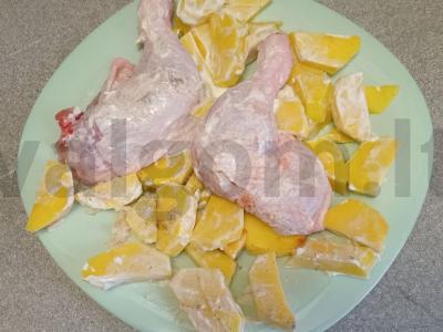 Vištienos šlaunelės, keptos su bulvėmis grietinėje Žingsnis 4