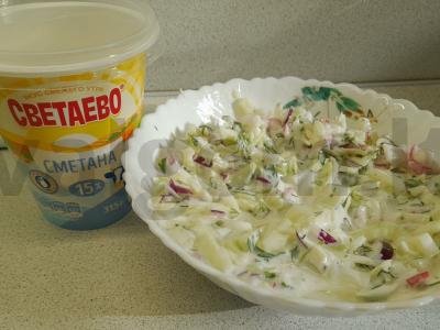 Šviežių daržovių salotas su grietinės padažu Žingsnis 3