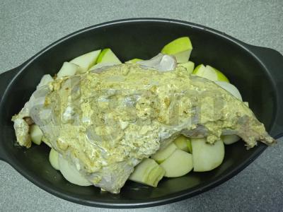 Kailinis triušis, keptas su obuoliais Žingsnis 4