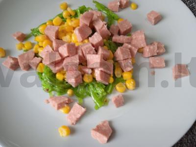 Salotos su jūros dumbliais, rūkytomis dešromis ir spanguolėmis Žingsnis 3