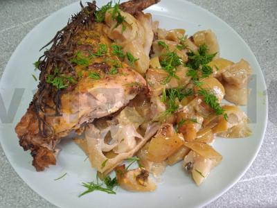 Kailinis triušis, keptas su obuoliais pagrindine nuotrauka