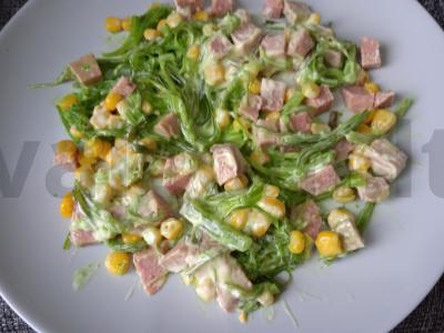 Salotos su jūros dumbliais, rūkytomis dešromis ir spanguolėmis Žingsnis 5