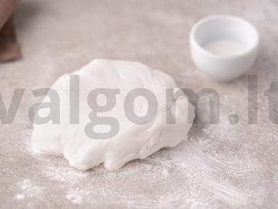 Cukriniai gėlės tortams ir pyragams Žingsnis 1