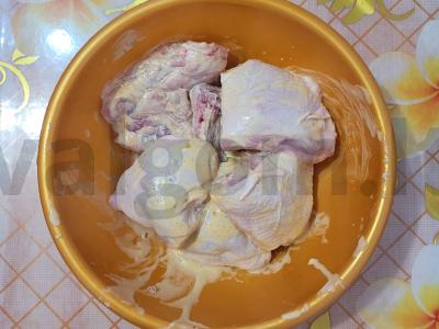 Aštrus vištienos patiekalas su bulvėmis aštriame padaže Žingsnis 2