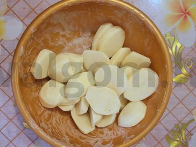 Aštrus vištienos patiekalas su bulvėmis aštriame padaže Žingsnis 3