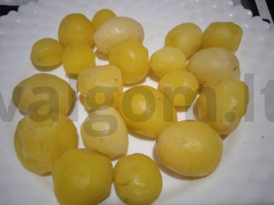 Jautiena su keptais mažais bulvytėmis ir trumpavais agurku Žingsnis 1