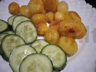 Jautiena su keptais mažais bulvytėmis ir trumpavais agurku Žingsnis 4