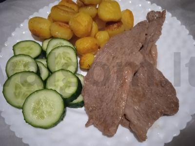 Jautiena su keptais mažais bulvytėmis ir trumpavais agurku Žingsnis 6