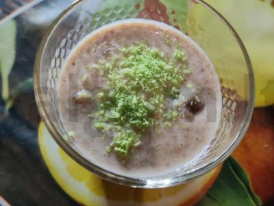 Kefyro desertas su skaidulomis ir kokosu pagrindine nuotrauka