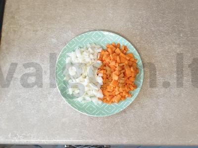 Kvapnus vištienos sultinys su makaronais ir daržovėmis Žingsnis 2