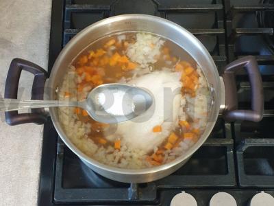 Kvapnus vištienos sultinys su makaronais ir daržovėmis Žingsnis 3