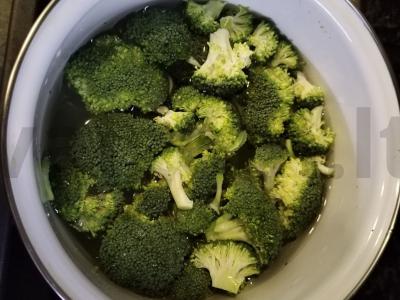 Brokoliai grietinėje Žingsnis 1