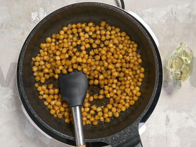 Sotūs salotas su morkomis, kinoja ir traškiu avinžirniu Žingsnis 2