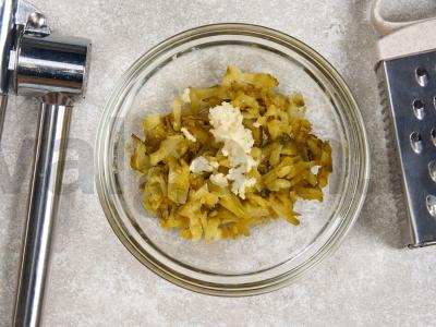 Kepta kiauliena su agurkais Žingsnis 2