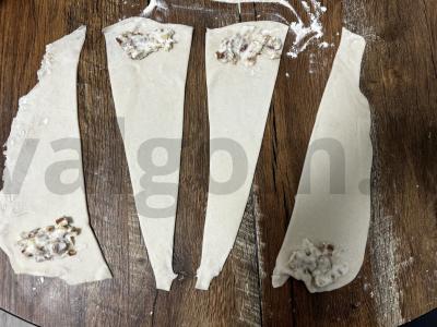 Sluoksniuotos tešlos rageliai su migdolų įdaru Žingsnis 6