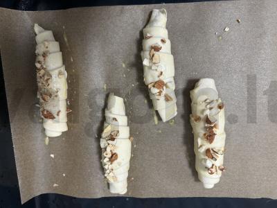 Sluoksniuotos tešlos rageliai su migdolų įdaru Žingsnis 10