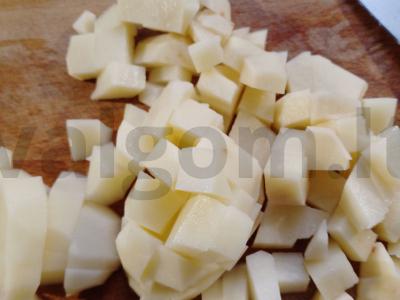 Konservuotų silkės sriuba su svogūnais ir bulvėmis be grūdų Žingsnis 5