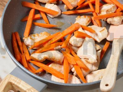 Vištiena kinietiškai su daržovėmis Žingsnis 6