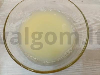 Avižinių dribsnių ir mėlynių apkepas Žingsnis 1