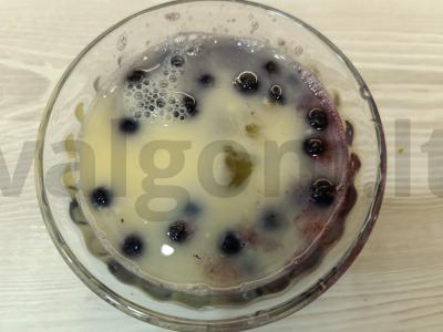 Avižinių dribsnių ir mėlynių apkepas Žingsnis 3