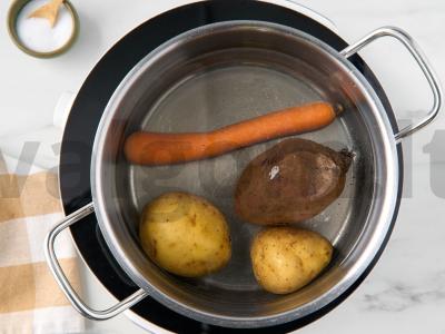 Sluoksniuotas salotas su silkės ikrais Žingsnis 1