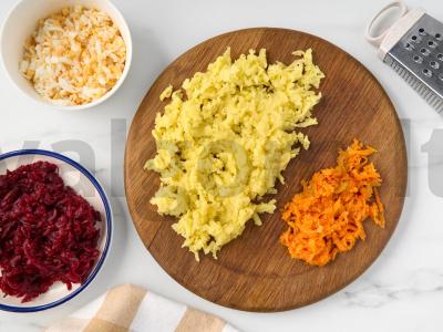 Sluoksniuotas salotas su silkės ikrais Žingsnis 4