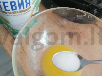 Persikų vafliai su stevija multikepėje Žingsnis 2