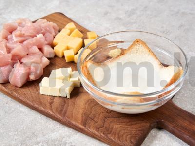 Vištienos kotletai su sūriu, kepti orkaitėje Žingsnis 1