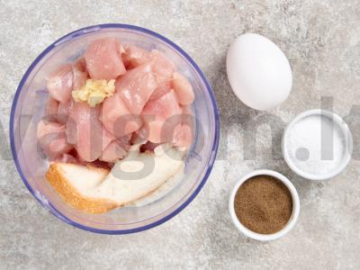 Vištienos kotletai su sūriu, kepti orkaitėje Žingsnis 2