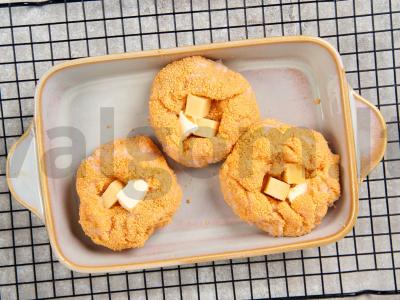 Vištienos kotletai su sūriu, kepti orkaitėje Žingsnis 4