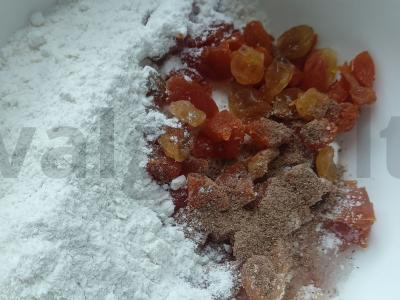 Sūrio pyragėliai su džiovintomis abrikosais ir cinamonu Žingsnis 1