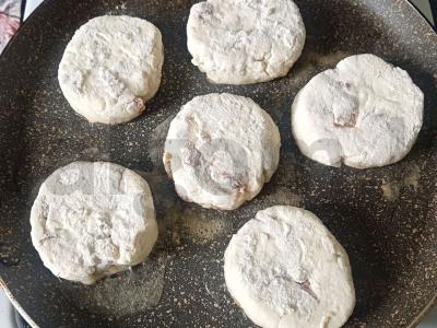 Sūrio pyragėliai su džiovintomis abrikosais ir cinamonu Žingsnis 4