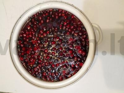 Raudonųjų uogų kompotas Žingsnis 3
