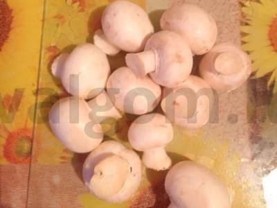 Grietinėlės-grybų padažas ant grietinėlės sviesto Žingsnis 1