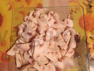 Grietinėlės-grybų padažas ant grietinėlės sviesto Žingsnis 2