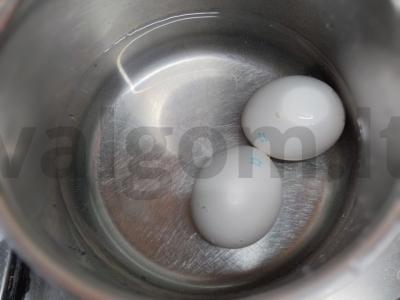 Salotas „Žvejas“ su rukola ir ruginių skrebučiais Žingsnis 1