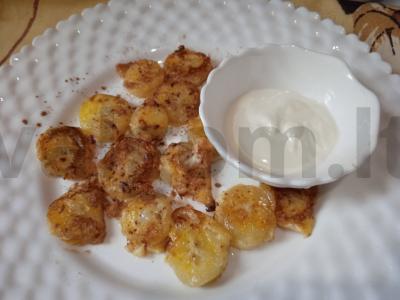 Desertas iš žalio kepto banano su cinamonu pagrindine nuotrauka